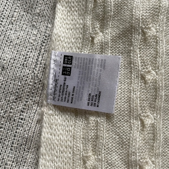 Uniqlo Cashmere Blend Cable Knit Scarf - Picture 2 of 3
